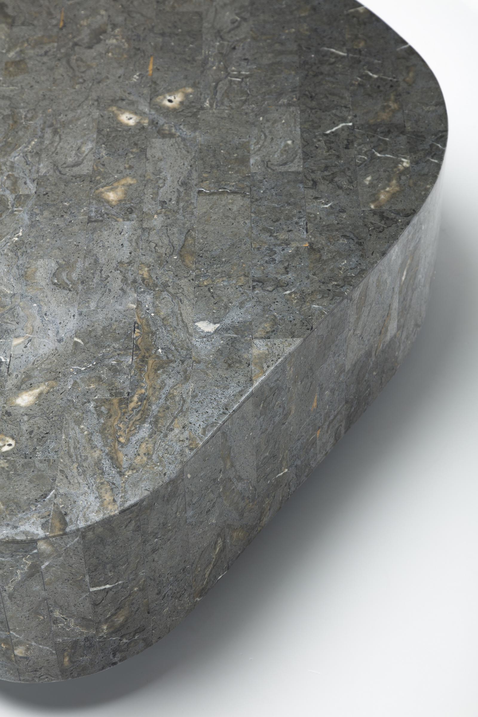 Tavolino da salotto in pietra fossile Trapezio- Stones